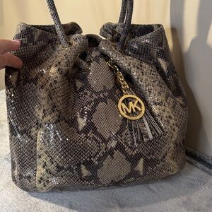 Rare Michael Kors Astor Snakeskin Embossed Leather Fringe Tassel Hobo Bag